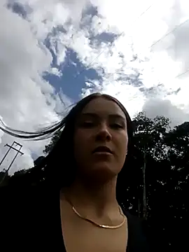 laura_arias018's Live XXX Chat