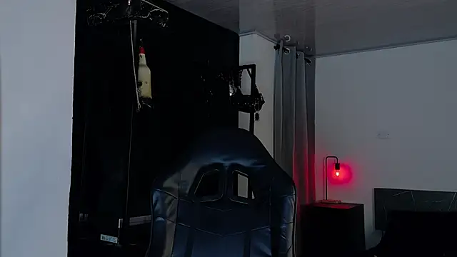 Angelabl0odborne élő XXX-chatje