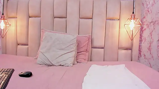 Naughty_Mely_ Adlı Modelin Canlı XXX Sohbeti