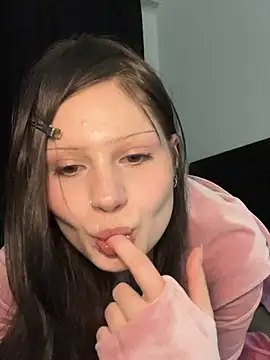 MiaNixy Adlı Modelin Canlı XXX Sohbeti