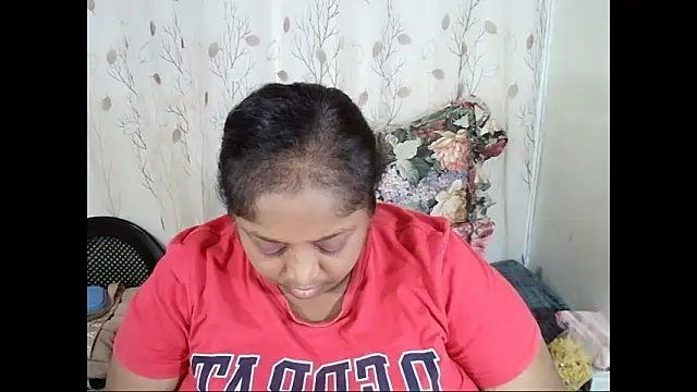 XXX chat uživo modela Indiantasha