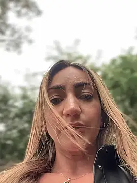 Ninabigtitied 现场XXX聊天