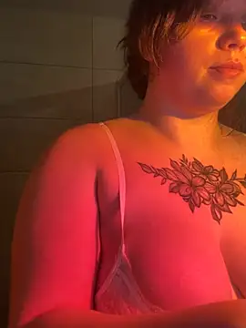 AliraX Chat XXX in diretta