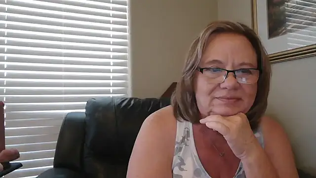 Онлайн чат XXX BustyAnnie