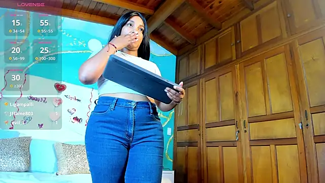 XXX chat uživo modela bbyalexxxa