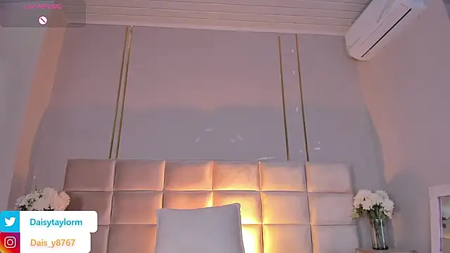 Živý XXX chat DaisyTaylor__