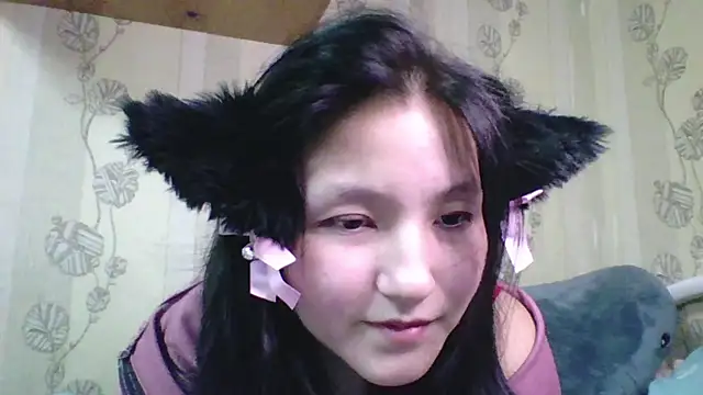 yourcutevikki: διαδικτυακό σόου στην κάμερα