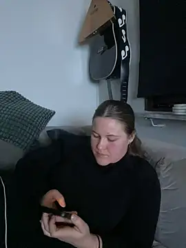 justsomeoneuknow Live XXX Chat