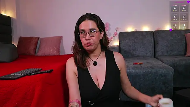 kathieandpovcock1のライブXXXチャット