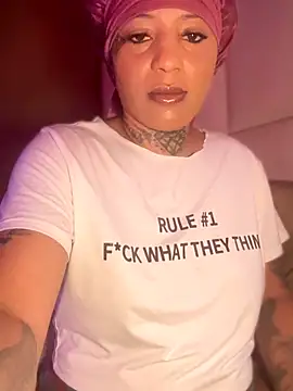 Pokazy przed kamerką – CrownedNyaries