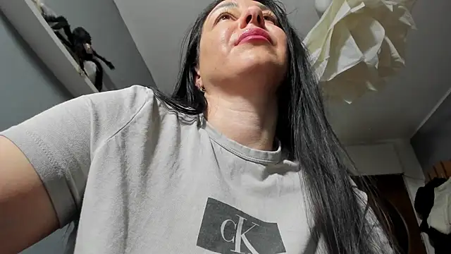 SexxyMeriem Show in webcam