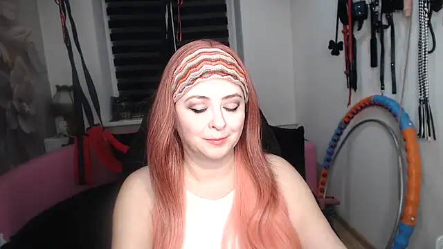 MISSwithDOLLS élő XXX-chatje