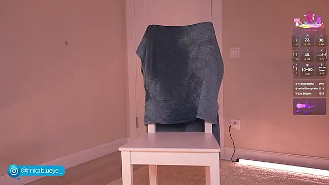 XXX chat uživo modela Miablueye