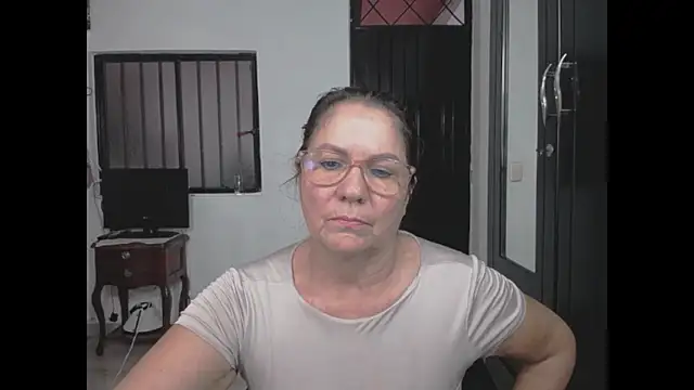 Czat XXX na żywo – Stepmom_slut_50