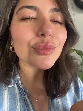 sukhakunis1 élő XXX-chatje