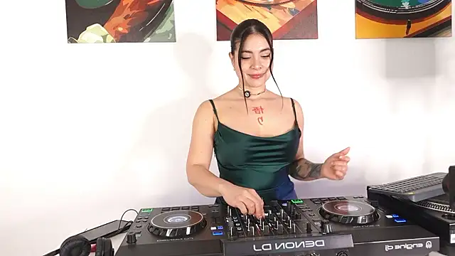 Chatroom XXX en direct de SatyaDj