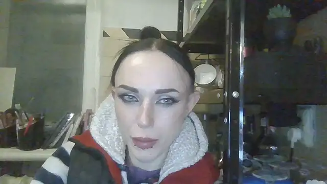 Trinsy_Love Adlı Modelin Canlı XXX Sohbeti