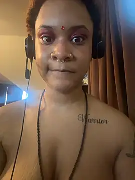 nickytheehawtie Adlı Modelin Canlı XXX Sohbeti