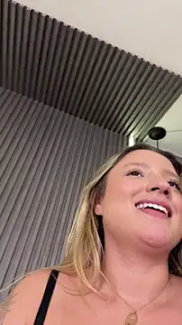 Chat XXX Live MiaPetit_