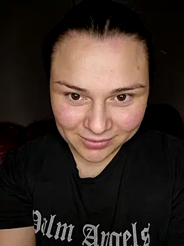 Pokazy przed kamerką – 9Alice