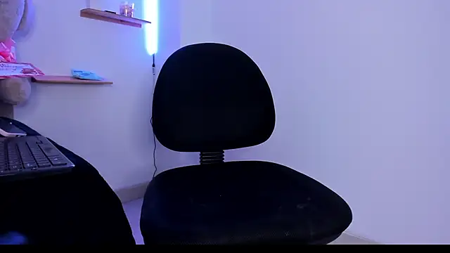 eimyy_rouse élő XXX-chatje