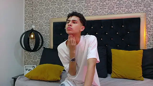 Dark_Sultan: διαδικτυακό σόου στην κάμερα