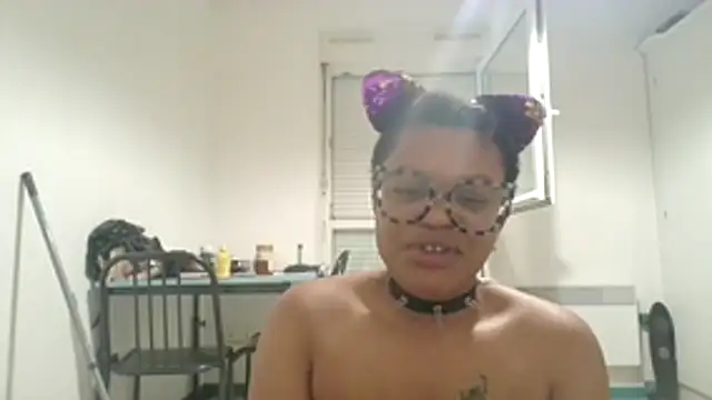 แชท XXX สดของ DolliaStarz