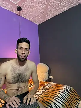 Karim_mansur: διαδικτυακό σόου στην κάμερα