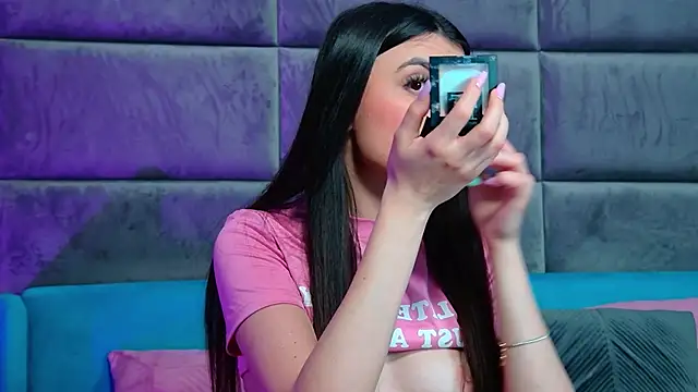 ElaraMorelのライブXXXチャット