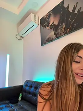 IsabellaEtthan élő XXX-chatje