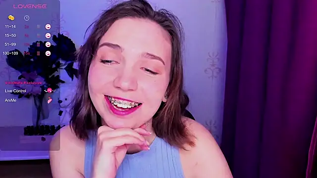 Chat XXX en directo de KindHazelHere_