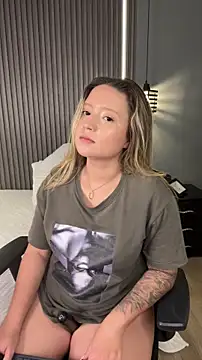 MiaPetit_'s Live XXX Chat