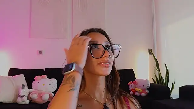 Tiny_lilith Adlı Modelin Canlı XXX Sohbeti