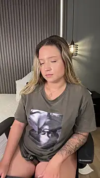 Chat +18 de MiaPetit_ ao vivo