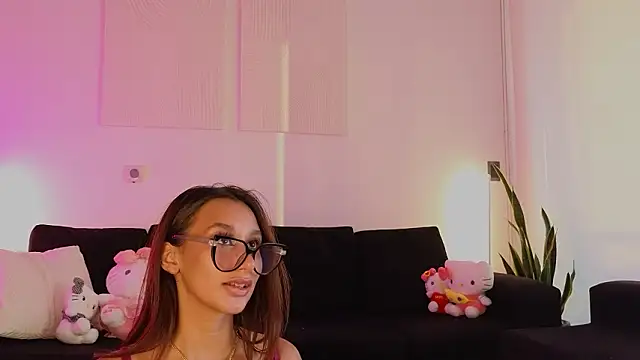 Tiny_lilith élő XXX-chatje