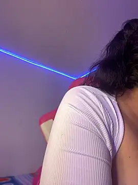 Alice777_ লাইভ XXX চ্যাট