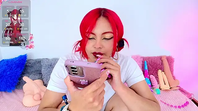 Cloee_Lovee Adlı Modelin Canlı XXX Sohbeti