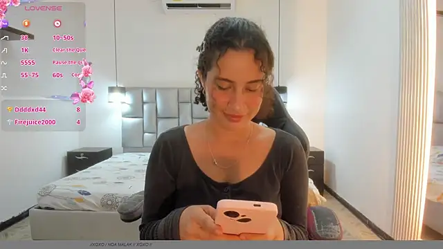 NoaMalak7のライブXXXチャット