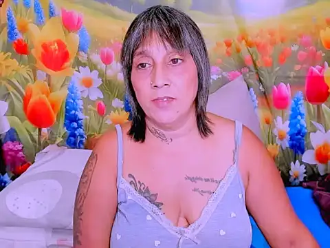 indianroxy Adlı Modelin Canlı XXX Sohbeti