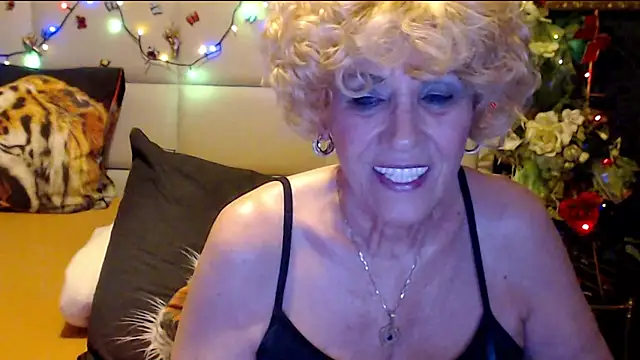 HappyWomanOn 网络视讯表演