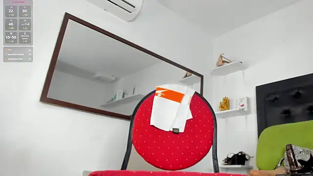 Curvy_Sarah_ Chat XXX in diretta