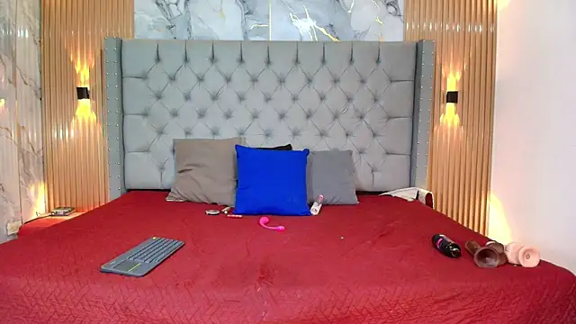 Ema_Jonees' Webcam Show