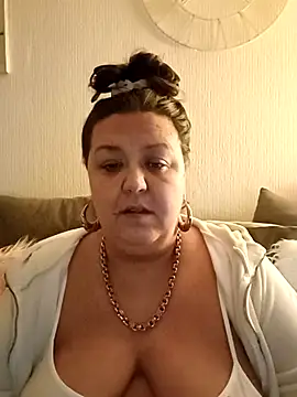 Nova-iswiserxのライブXXXチャット