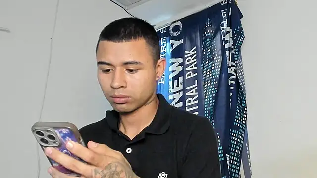 _Logan_Colton_ Live XXX-Chat