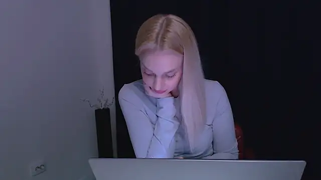 Lia_noo_regrets: онлайн-секс-чат