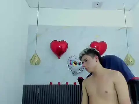 Chatroom XXX en direct de AndyFame1