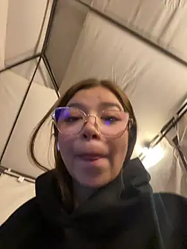 Maddy_Piink 即時 XXX 聊天