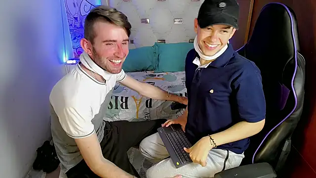 Top_and_bottom Show Webcam