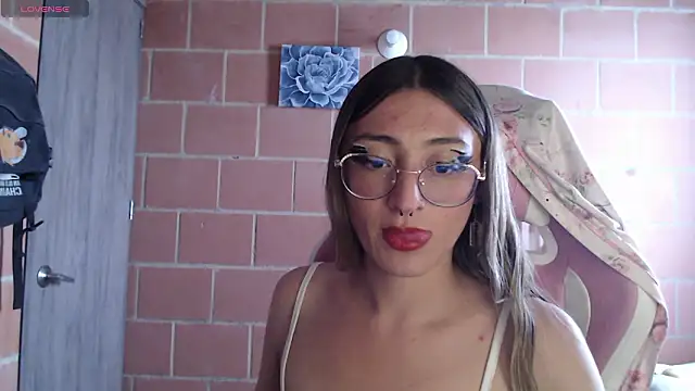 Andrea_camilaaa élő XXX-chatje