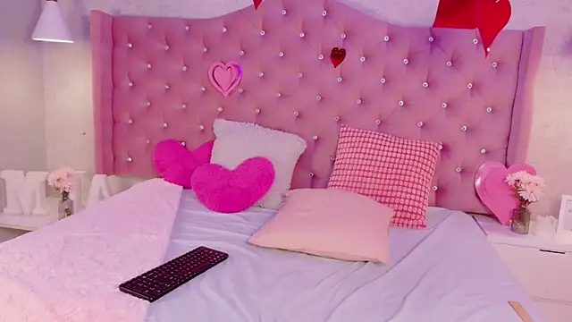 EllieNeptune_ Adlı Modelin Canlı XXX Sohbeti